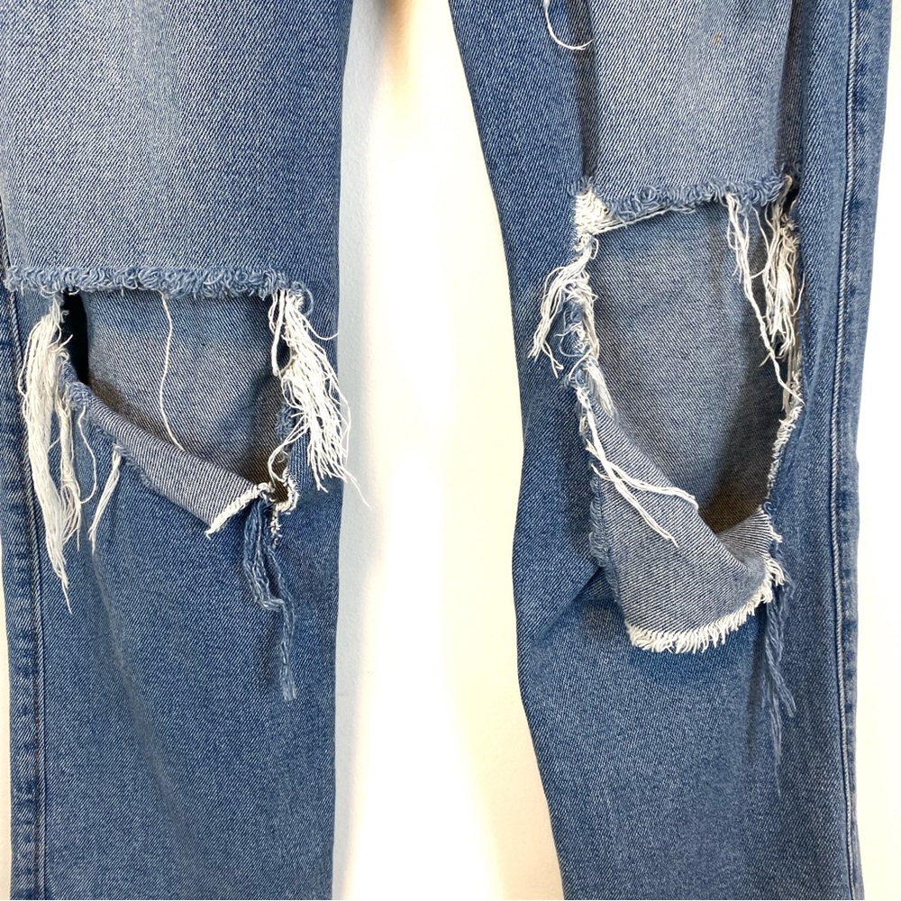 Hollister | Ultra High Rise Vintage Straight‎ Distressed Jeans Size 3 / 26 - Picture 5 of 10